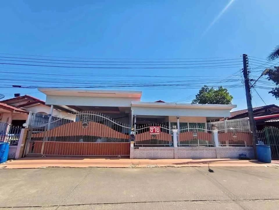 Detached House for Sale with Existing Tenant — Ideal for Investors, Immediate Rental Income 10,000 Baht/Month