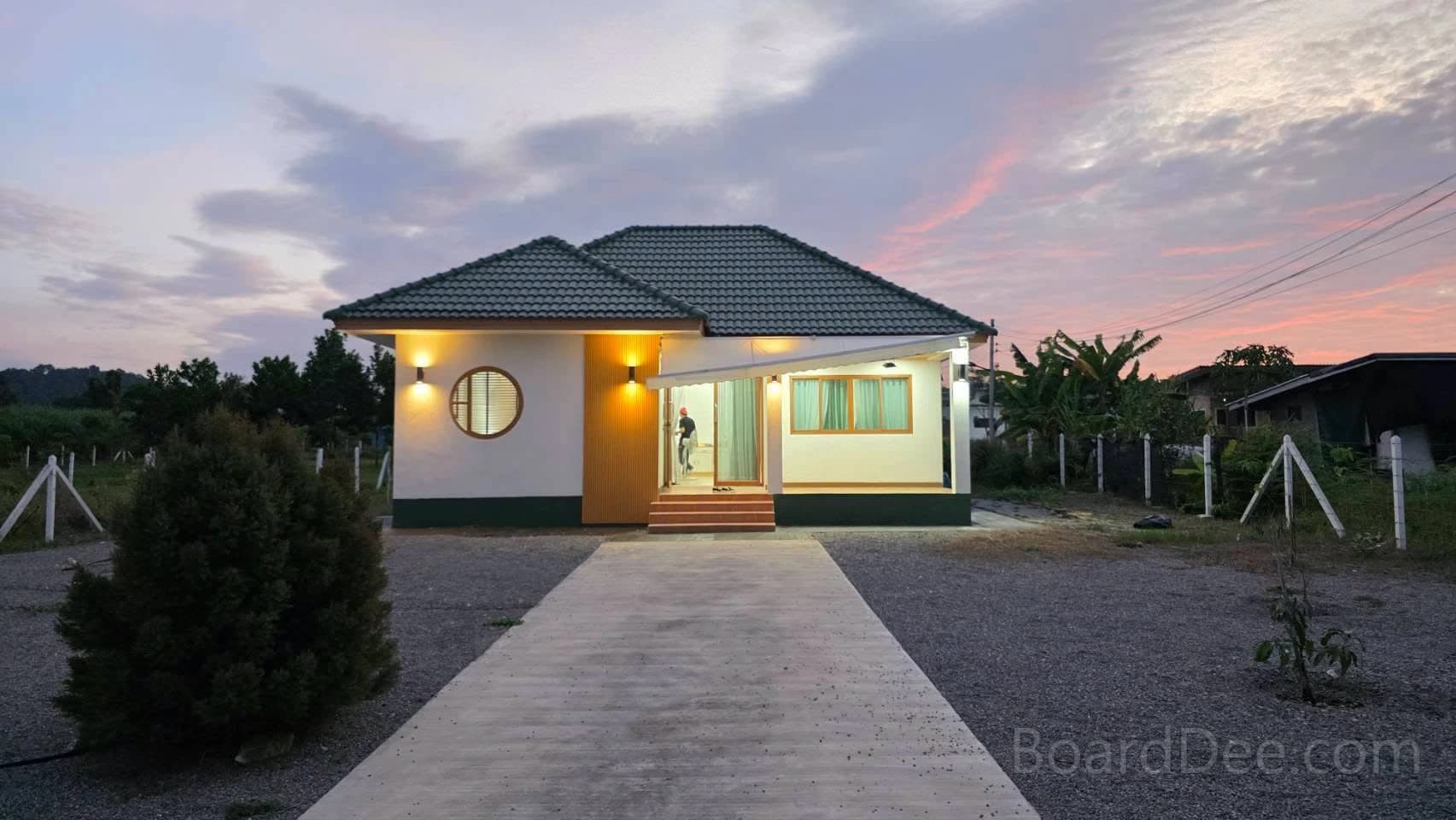 Move-in Ready House on a Hill with Mountain View