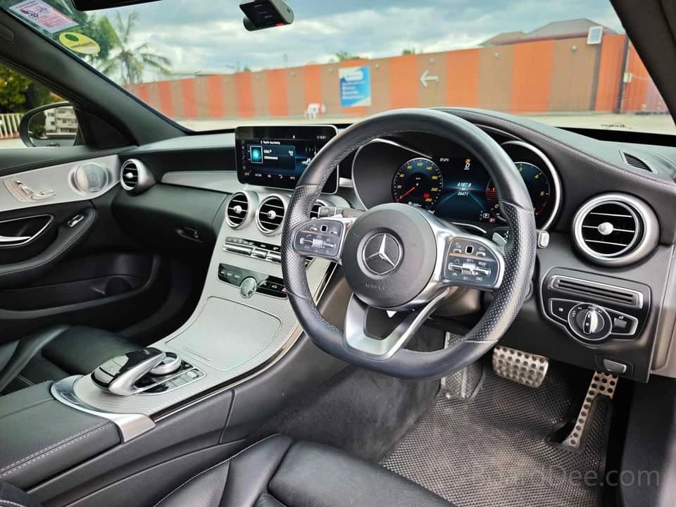 เมอร์เซเดส-เบนซ์ C220d AMG Dynamic Facelift ปี 2019 — ไมล์ 26,000 กม. Burmester