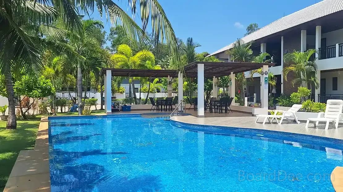 Palm Leaf Condo — 1-Bed, 500m to Silver Beach, Rayong
