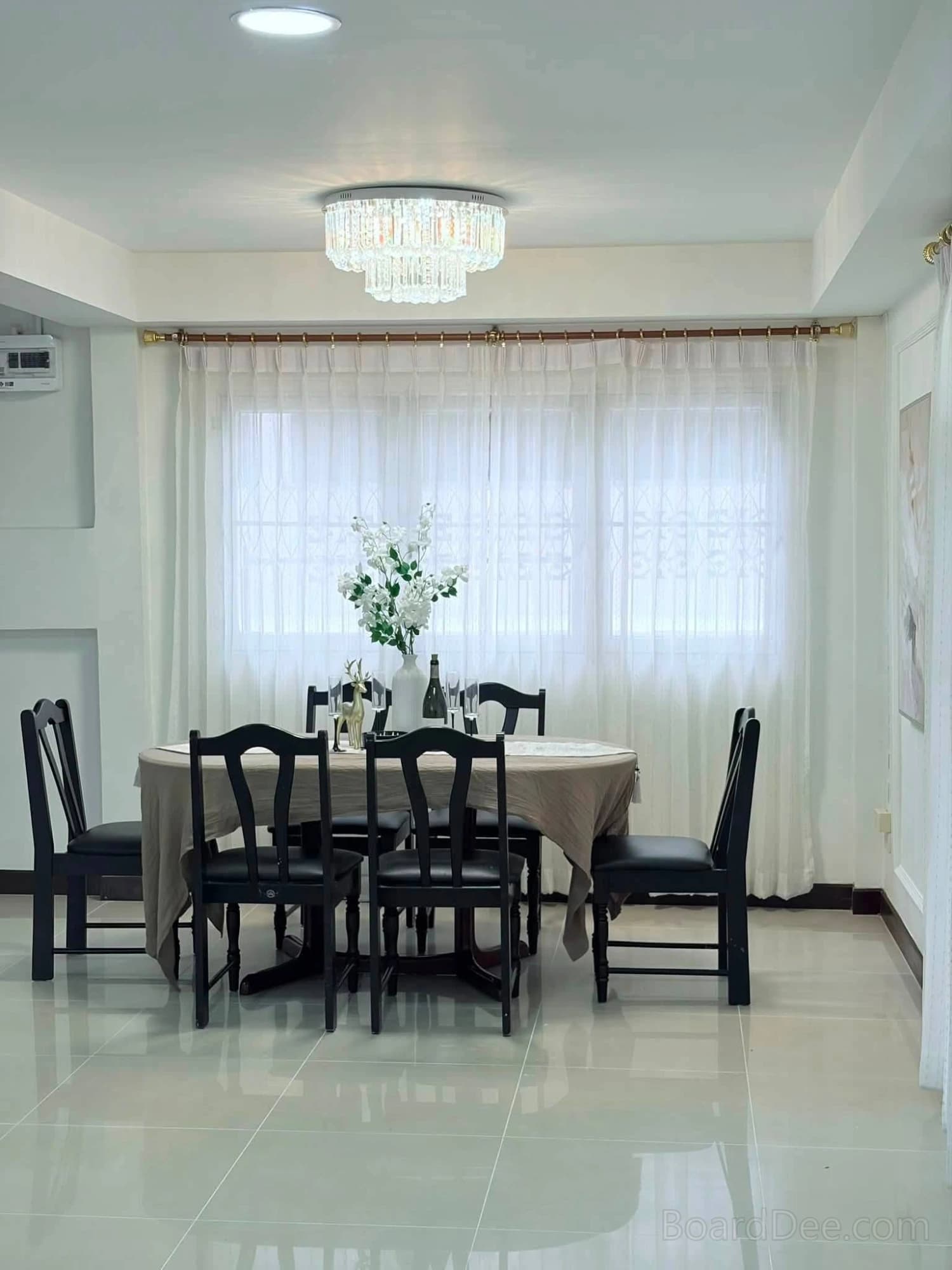 บ้านเดี่ยวให้เช่า ห้วยขวาง 6 ห้องนอน 120,000 บาท/เดือน