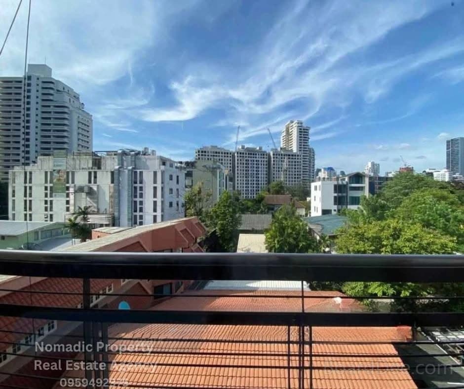 ทาวน์เฮาส์ 4 ชั้น รีโนเวทใหม่ สุขุมวิท 49 ให้เช่า 120,000 บาท/เดือน