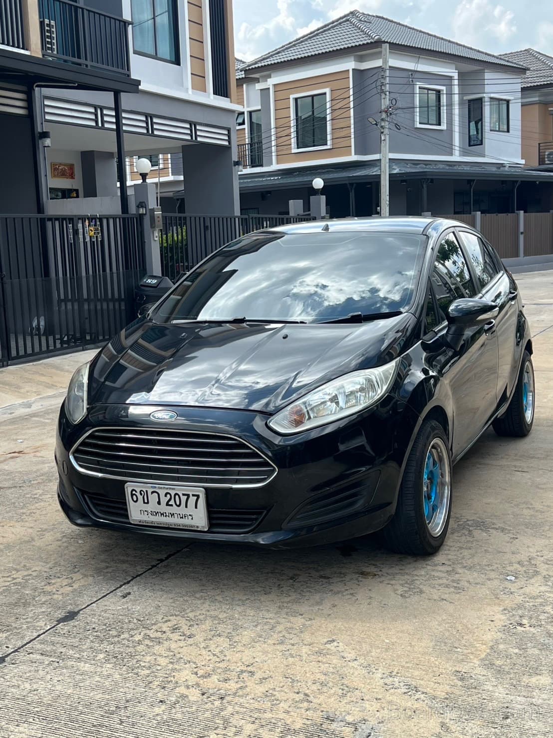 Ford Fiesta 2014 – รถครอบครัวสำหรับขาย