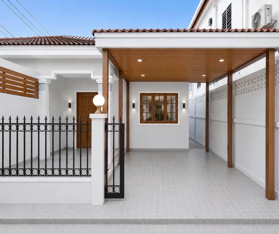 Single-Storey Semi-Detached, Move-In Ready, Great Location in นิคมพัฒนา