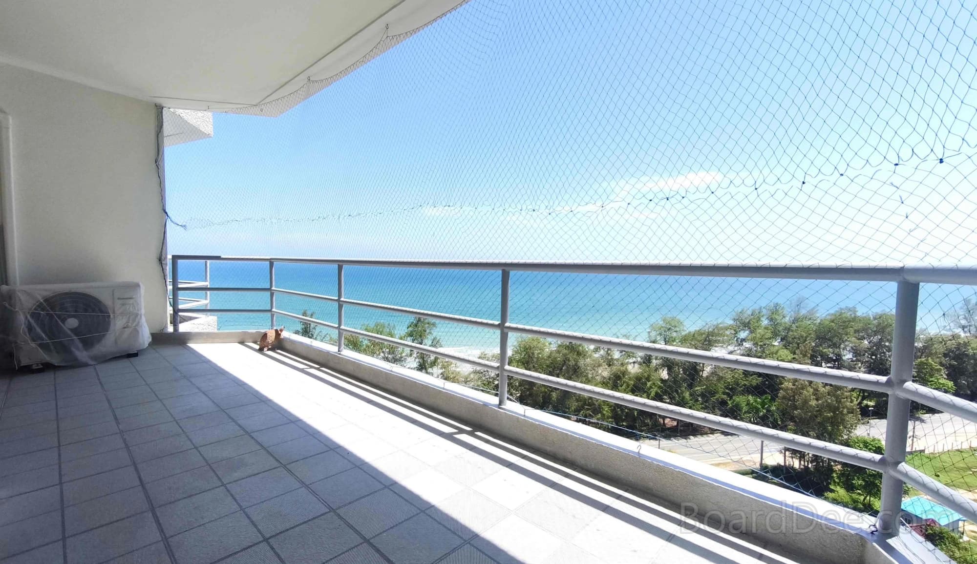 BEACH CONDO (57 SQM) ON THE 13TH FLOOR IN THE ROYAL RAYONG CONDO ON MA