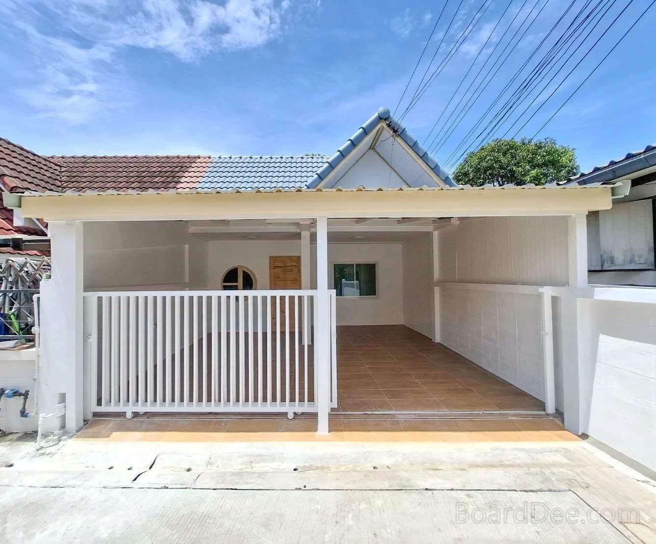House priced under one million, 1 kilometer from Central Rayong, monthly installments of only 4,000 Baht