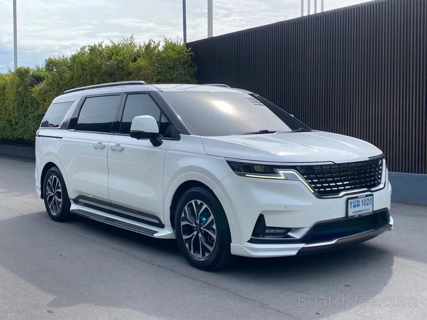 ขาย Kia Carnival 2.2 EX (New Logo) ปี 2022 — ไมล์ 60,000 กม. สีขาว 11 ที่นั่ง หายาก