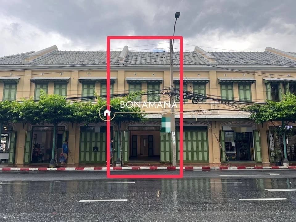 3-Floor Commercial Building for Rent on Yaowarat Road — 97 sq.m. (near MRT Sam Yot)