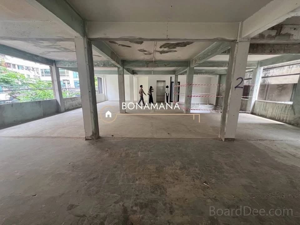 Commercial Space for Rent at Saladaeng — 160 sq.m. (2nd floor, bare shell, Silom CBD)
