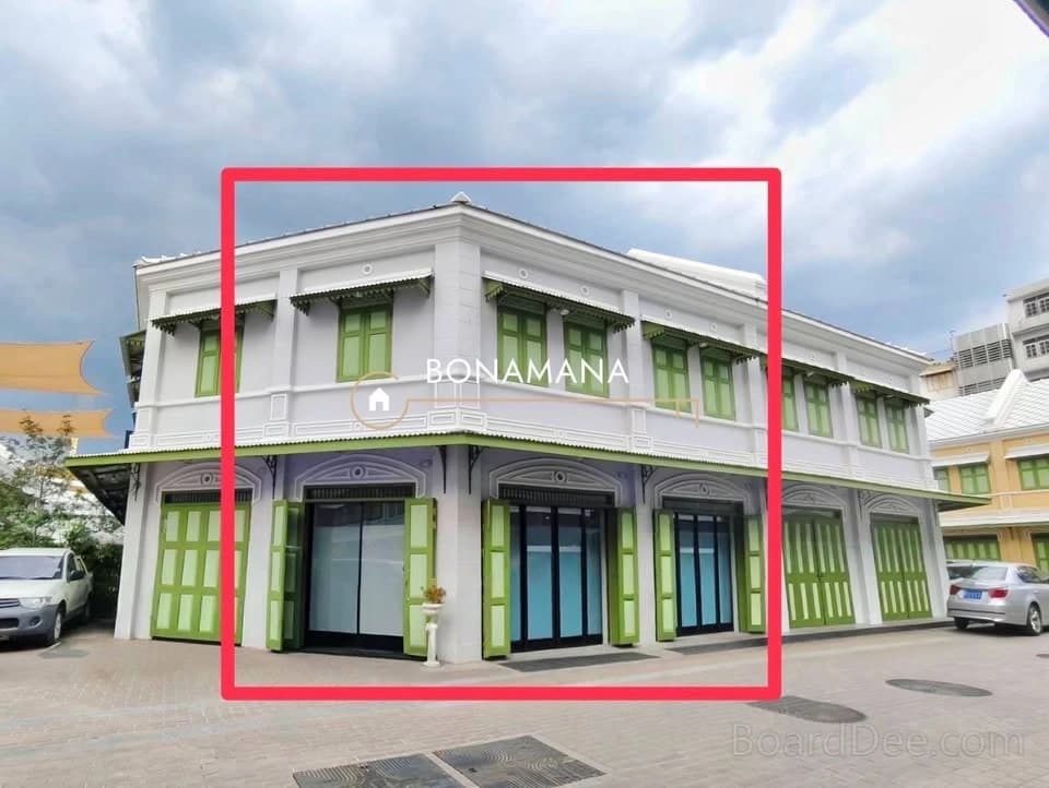 2-Unit 3-Floor Corner Commercial Building for Rent on Yaowarat — 150 sq.m. (near MRT Sam Yot)
