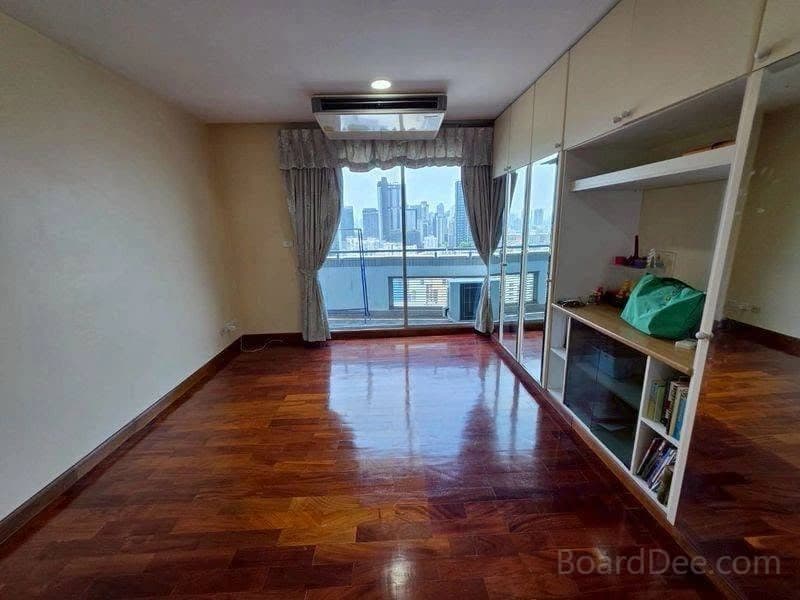 Rare Large Condo Next to MRT Suthisarn — Top Floor, 5M THB