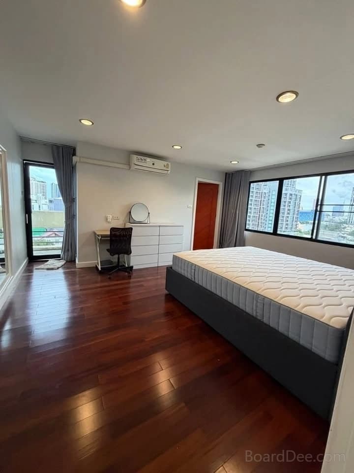 Fully Furnished 2-Bed Condo, Ekkamai — 60,000 THB/month